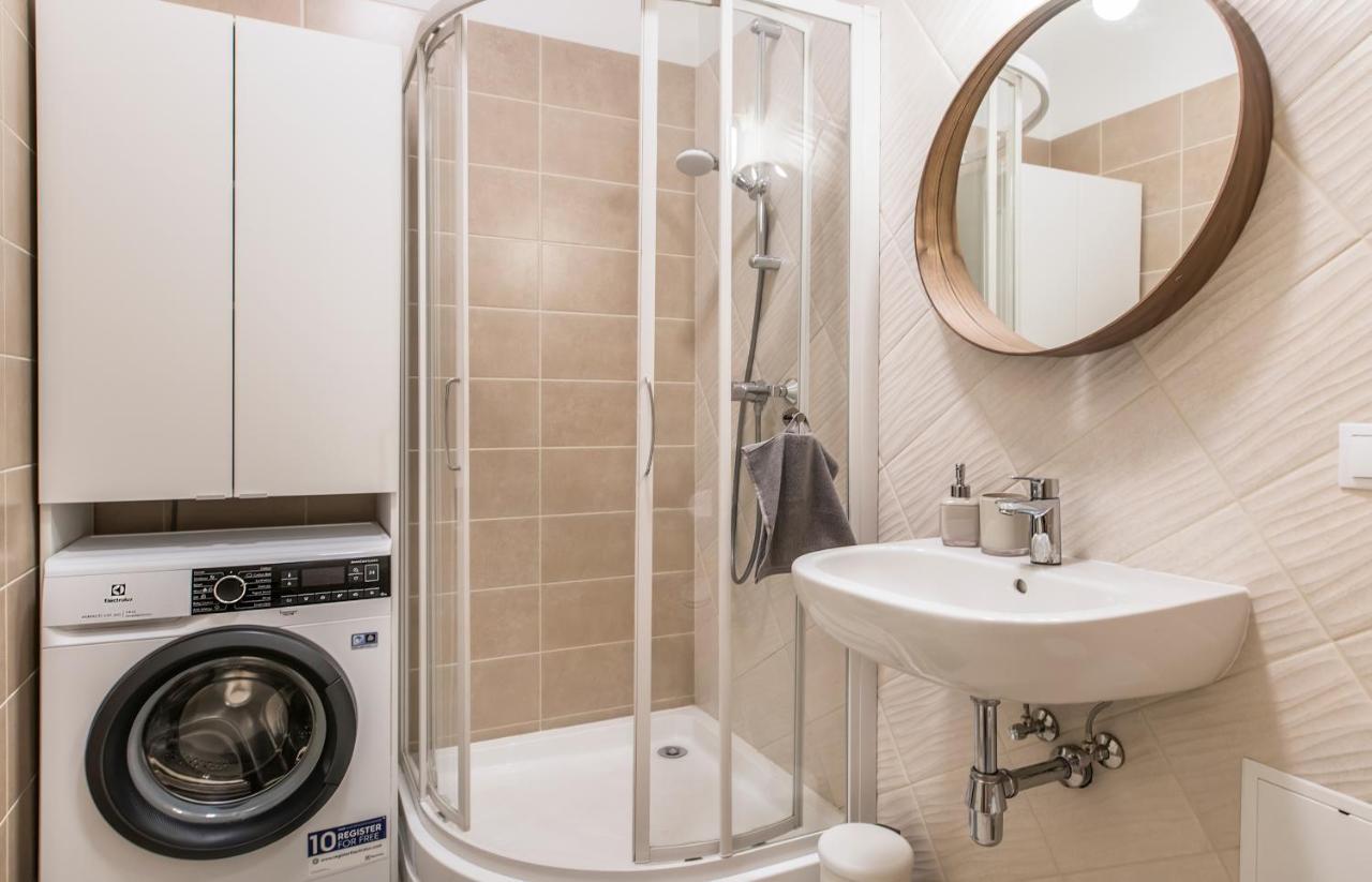 Cozy Modern Studio - Great For Short Trips Riga Extérieur photo